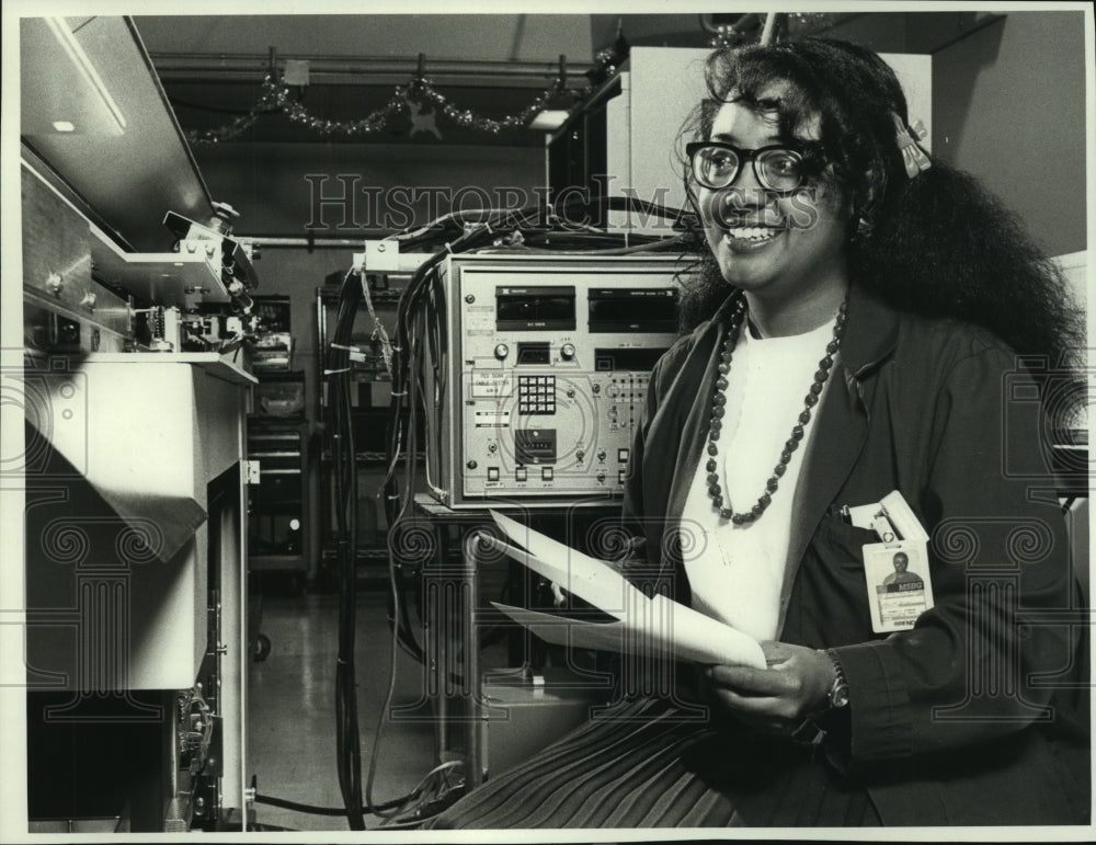 1989 Press Photo Brenda Spencer, Engineer for GE Medical Systems - mjb92418 - Historic Images