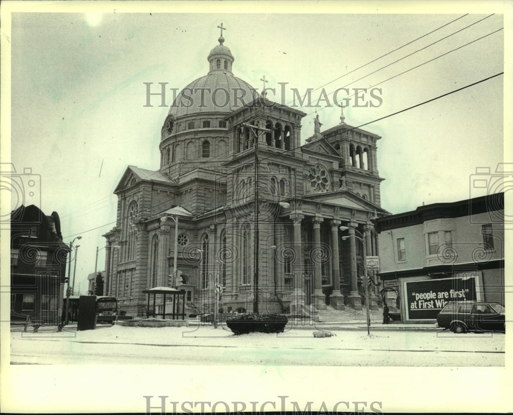 1984 Press Photo Street view, St. Josaphat, 6th and Lincoln, Milwaukee - Historic Images