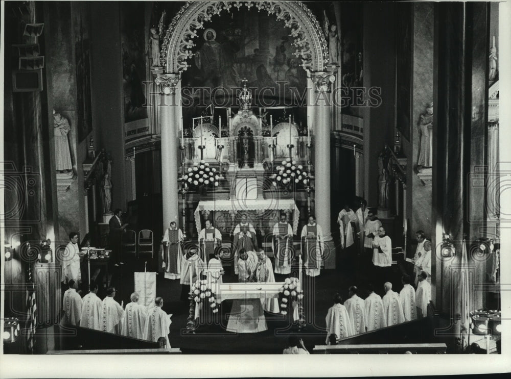 1976 St. Josephat&#39;s Basilica, 75th anniversary mass, Milwaukee - Historic Images