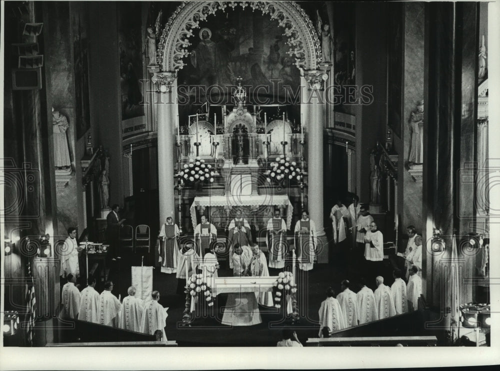 1976 St. Josephat's Basilica, 75th anniversary mass, Milwaukee - Historic Images
