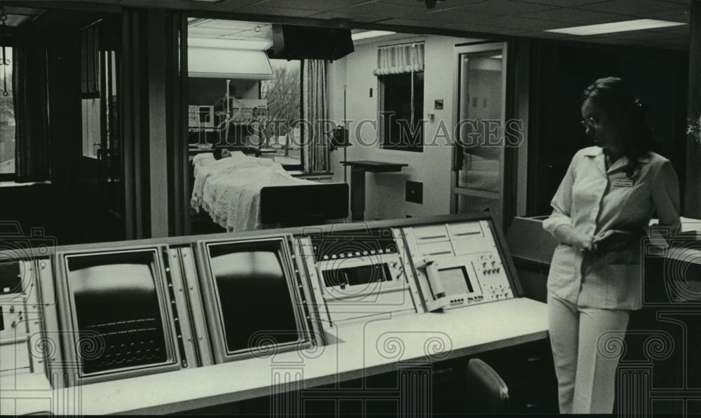 1975 Press Photo Respiratory intensive care unit at Saint Luke&#39;s Hospital - Historic Images