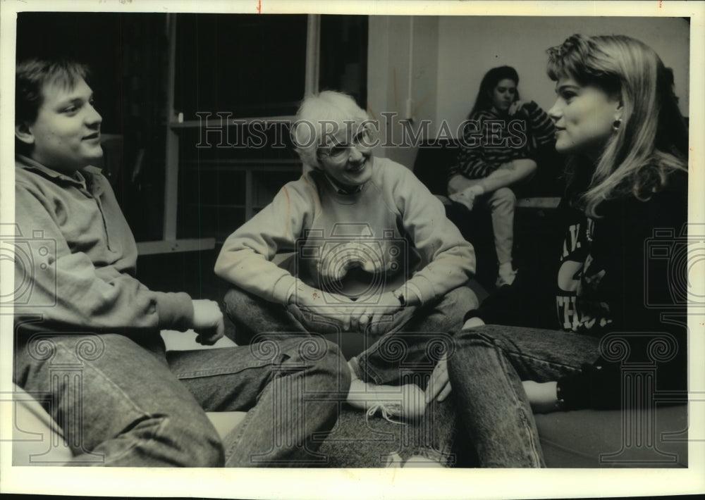 1990 Press Photo Sister Kieran Sawyer, Milwaukee Tyme Out Center director - Historic Images