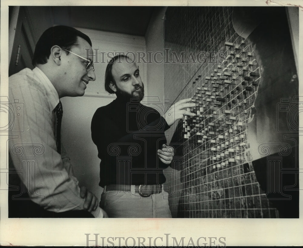 1972 Press Photo Architecture professors, Dennis Rondinelli and David Sawicki - Historic Images