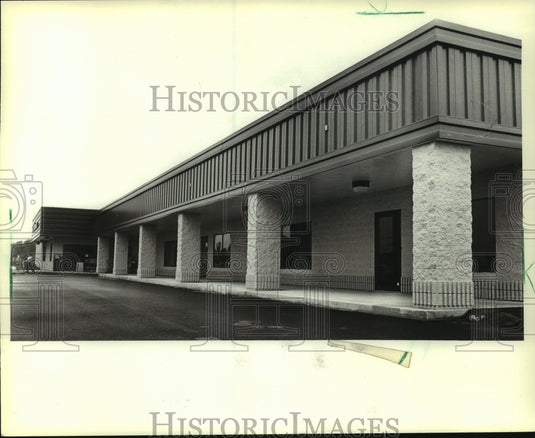 1981 Press Photo Rick's Food Store, building, Saukville Wisconsin - mjb92564 - Historic Images