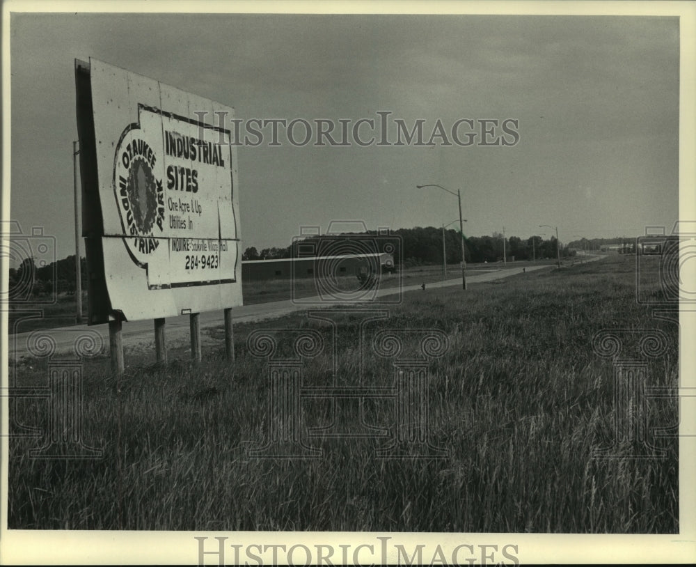 1984 Press Photo Ozaukee Industrial Park hooked up to sanitary sewers, Wisconsin - Historic Images