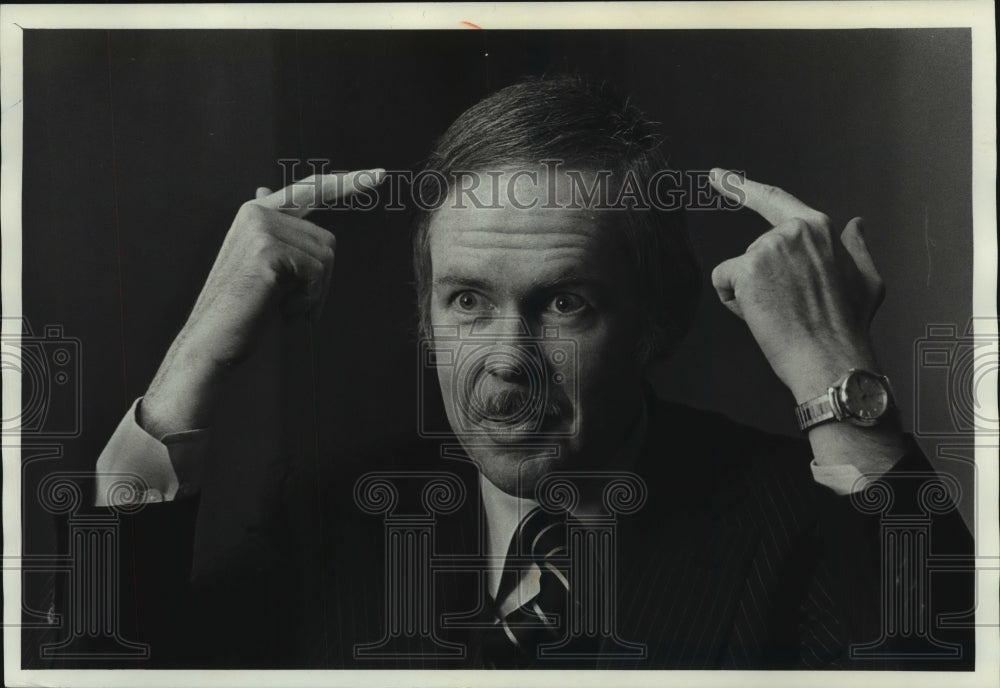 1979 Press Photo Iowa plastic surgeon and author Dr. James Stallings - mjb92633 - Historic Images