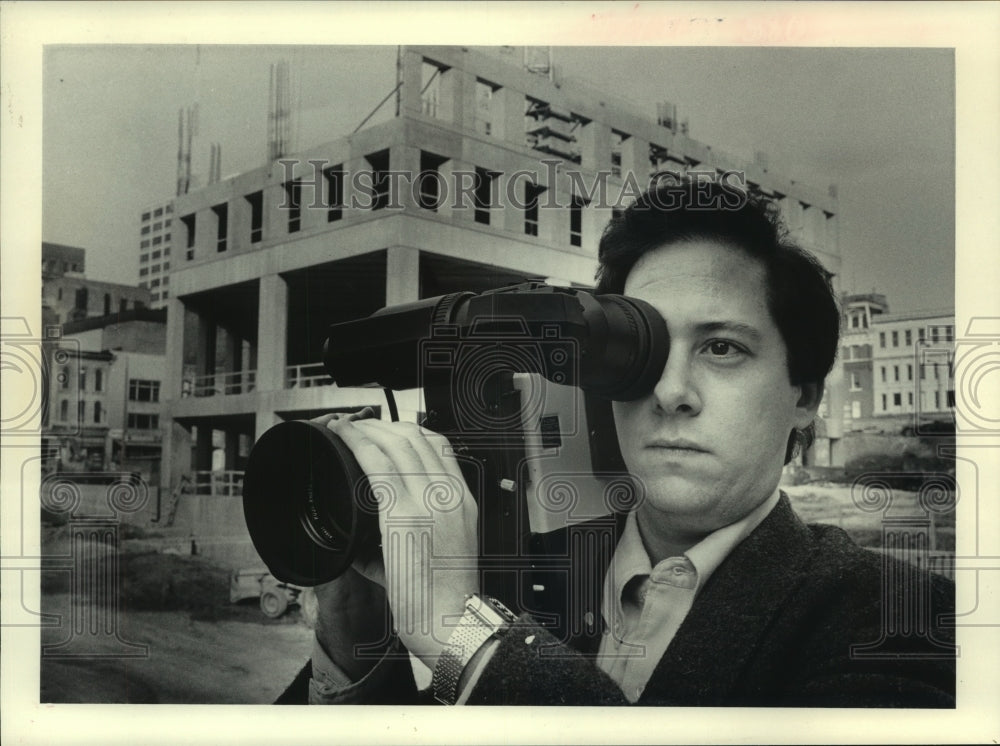 1983 Press Photo Filmmaker and photographer Mark Stall of Video Masters - Historic Images