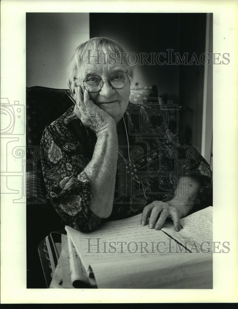 1987 Press Photo 93-year-old writer Maleka Stern, Madison - mjb92804 - Historic Images