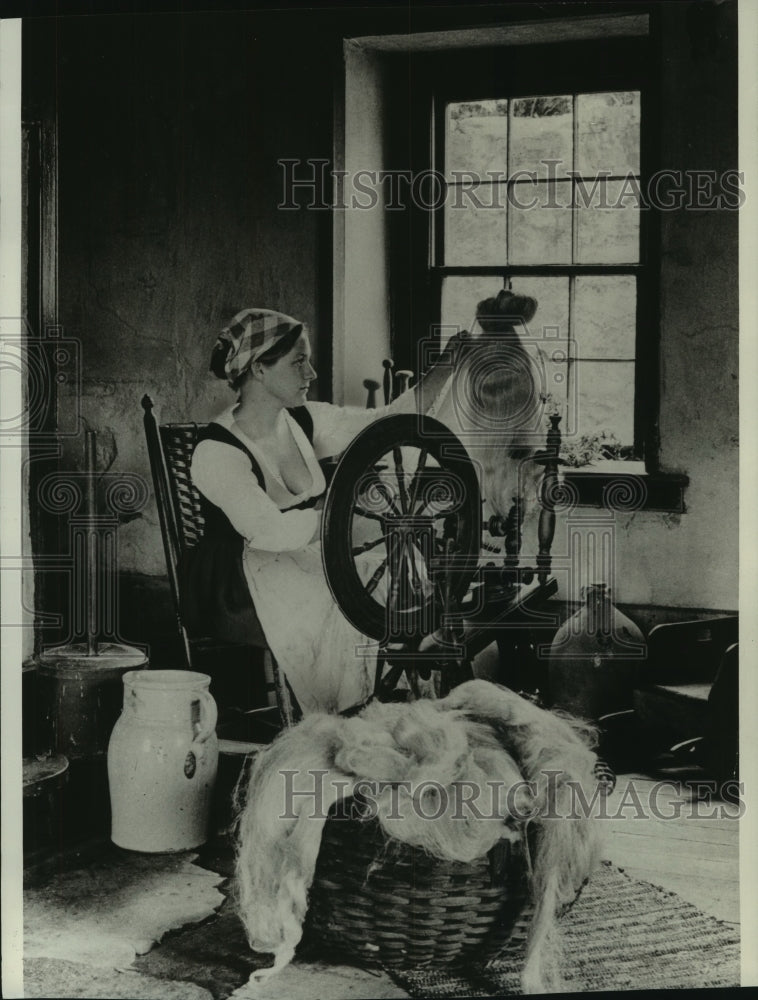 1975 Press Photo Kristin Goff at Hopewell Village National Historic Site - Historic Images