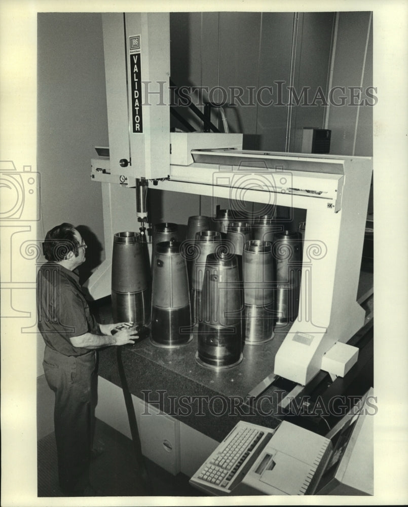 1986 New Berlin Spincraft employee, Verlin Burnette, at work-Historic Images