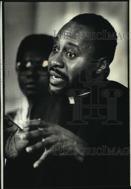 1989 Father George A. Stallings giving a sermon - Historic Images
