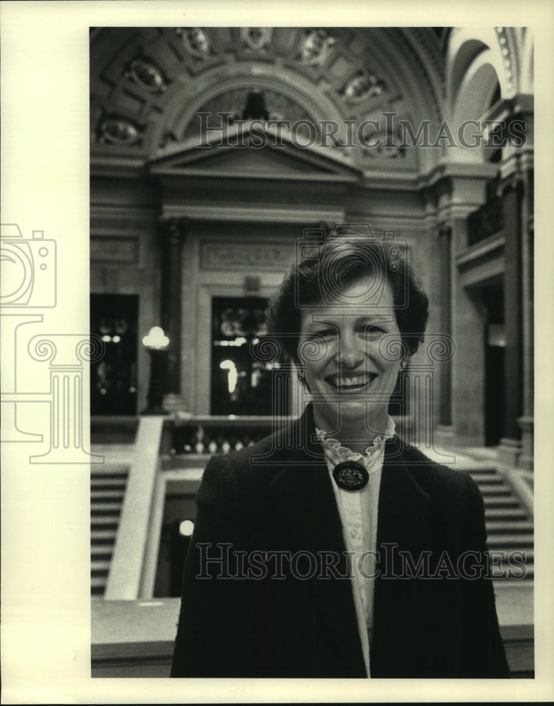 1984 Press Photo Marital property reformer Mona Steele at Wisconsin Assembly - Historic Images