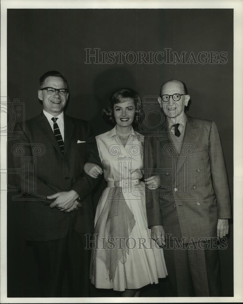 1961 Press Photo J. D. Spiro with Wade Mosby and Donna Reed, Hollywood-Historic Images
