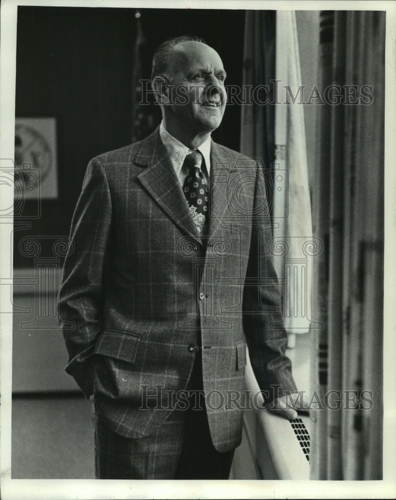 1973 Press Photo Fire Chief, William Stamm, in office Milwaukee Fire Department - Historic Images