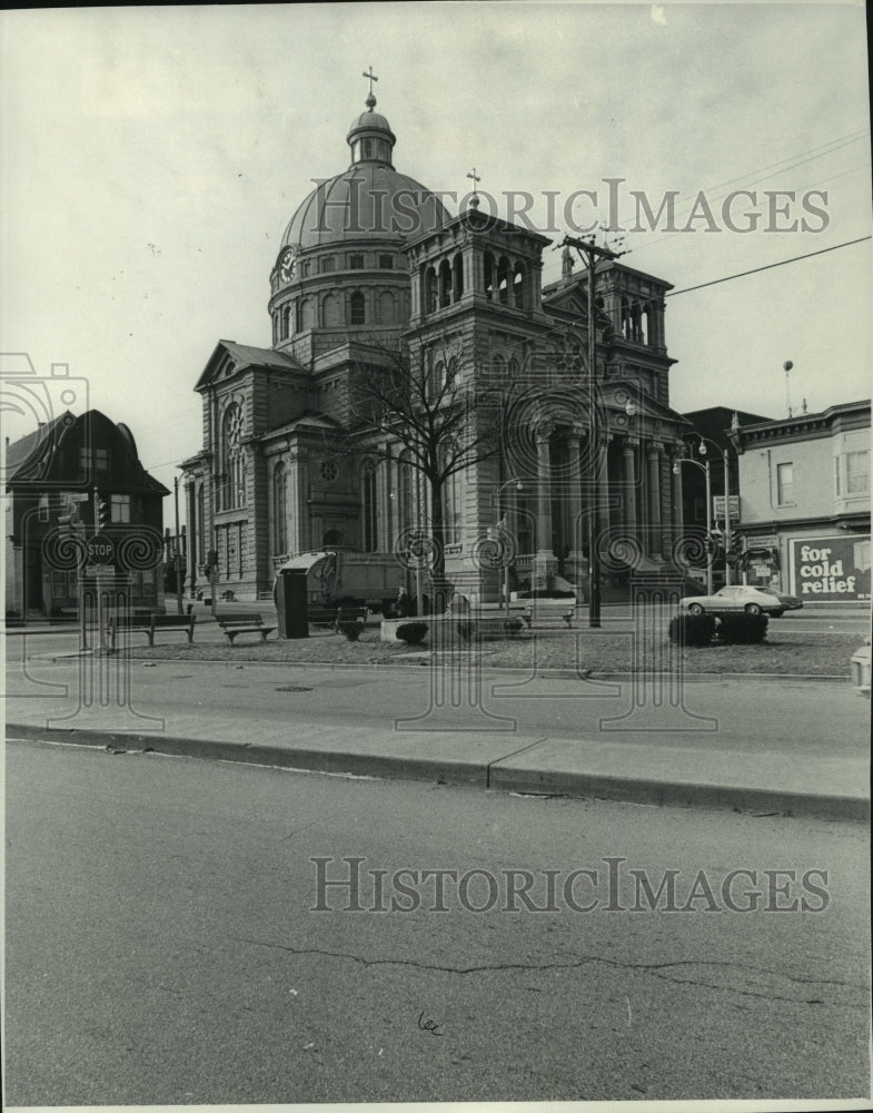 1973 Press Photo View oft, St. Josephat&#39;s Basilica, from 6th, Lincoln, Milwaukee - Historic Images