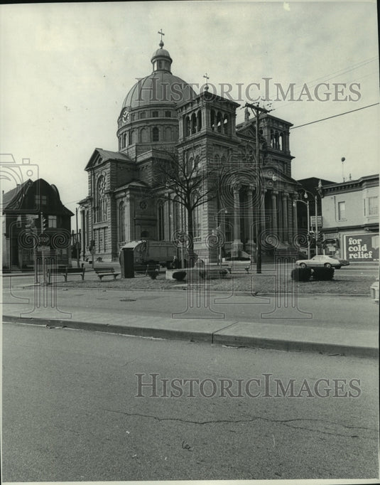 1973 Press Photo View oft, St. Josephat's Basilica, from 6th, Lincoln, Milwaukee - Historic Images