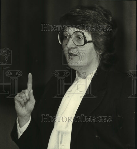 1981 Press Photo Brenda Social worker Stanislowski spoke in Wisconsin - Historic Images