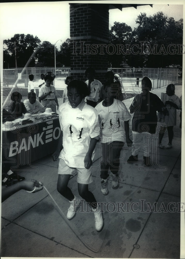 1993 Press Photo Girls compete in double-dutch jump roping contest, Sherman Park - Historic Images