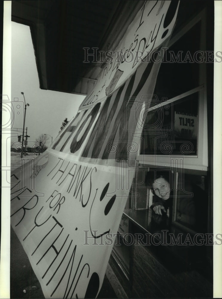 1994 Press Photo Alice Sauer ends 28 years at Cedarburg Dairy Queen - mjb93202 - Historic Images