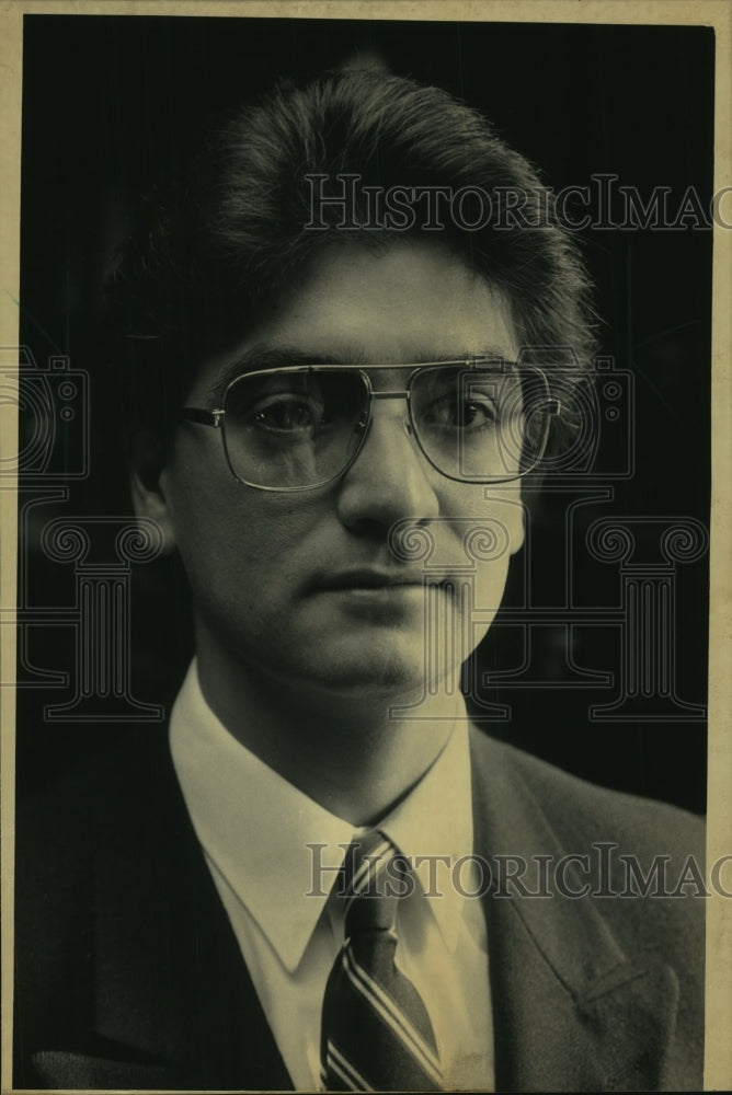 1986 Press Photo Guillermo Sanchez- Marketing Manager in Mexico City Office - Historic Images