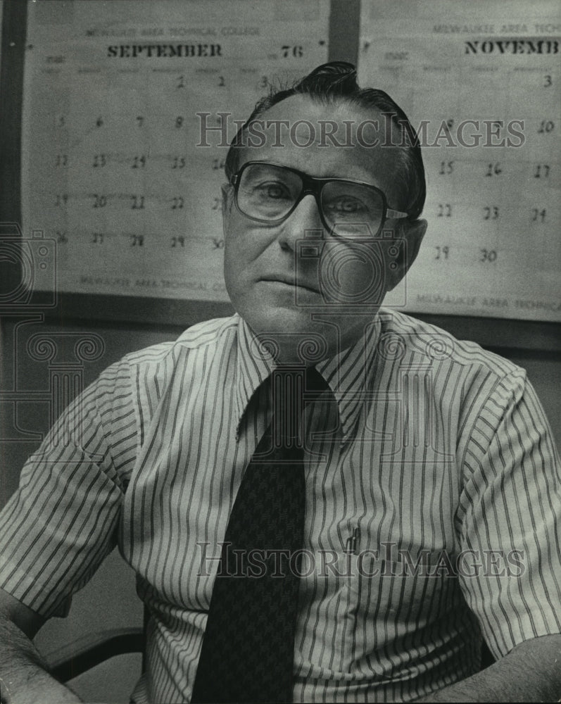 1976 Press Photo Fred Standke, Milwaukee Technical College Athletic Director. - Historic Images