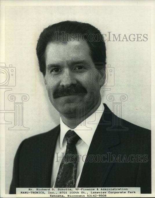 1969 Press Photo Richard D. Schutte, vice president, Manu-Tronics, Kenosha - Historic Images