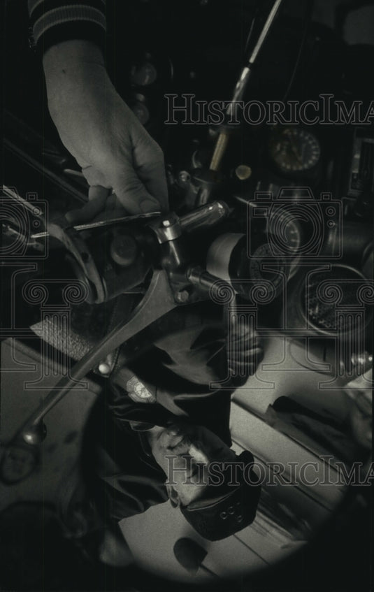 1993 Press Photo James Schuyler works on motorcycle handlebar control - Historic Images