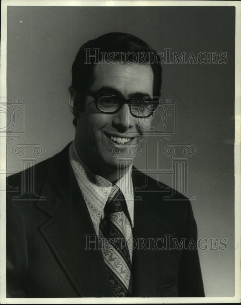 1972 Press Photo Milwaukee, Wisconsin Announcer Scott Shuster - mjb93396 - Historic Images