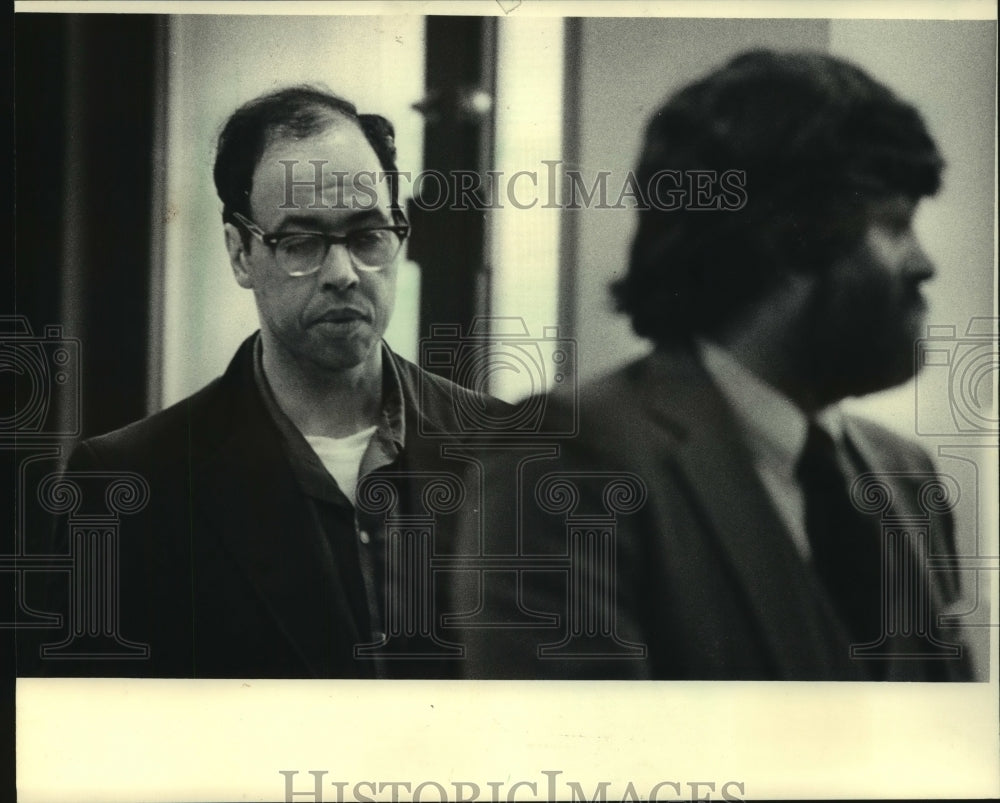 1985 Press Photo Convicted murderer Hector Rubin Sanchez at Milwaukee court - Historic Images