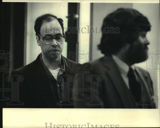1985 Press Photo Convicted murderer Hector Rubin Sanchez at Milwaukee court - Historic Images