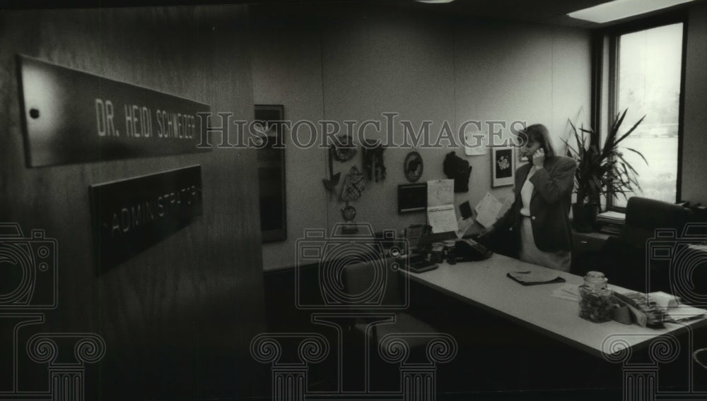 1995 Press Photo Hartland office of school superintendent Heidi Schweizer - Historic Images