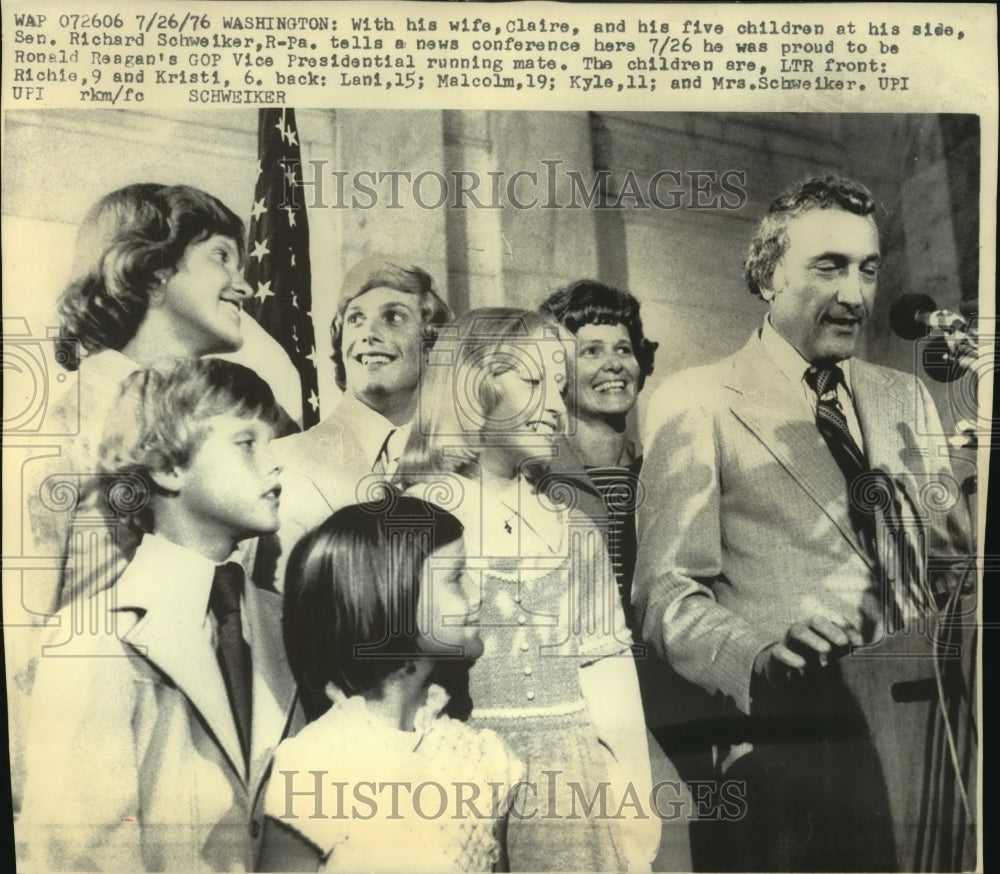 1976 Senator Schweiker And Family At Washington News Conference - Historic Images