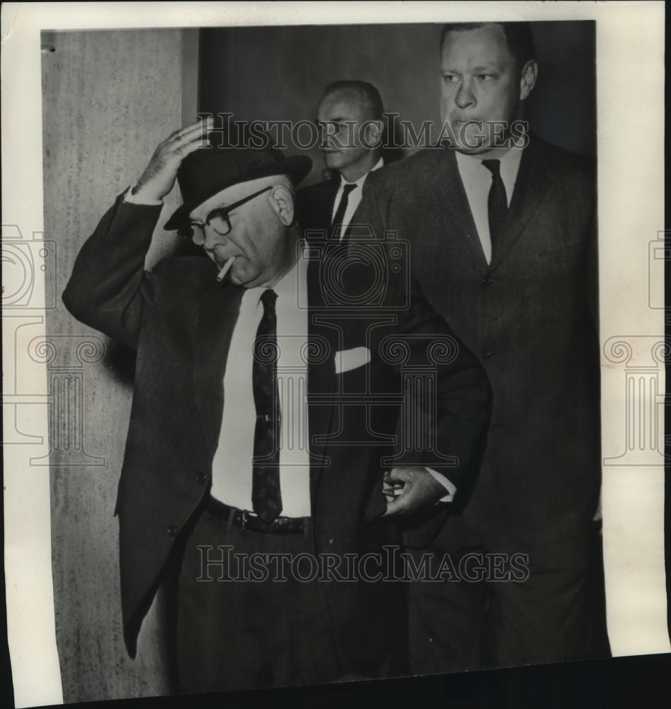 1968 Press Photo Giralomo Santuccio leaves police headquarters in Hartford, CT-Historic Images