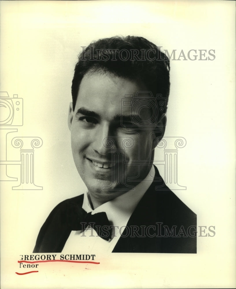 1994 Press Photo Gergory Schmit, tenor, with The Waukesha Choral Union - Historic Images