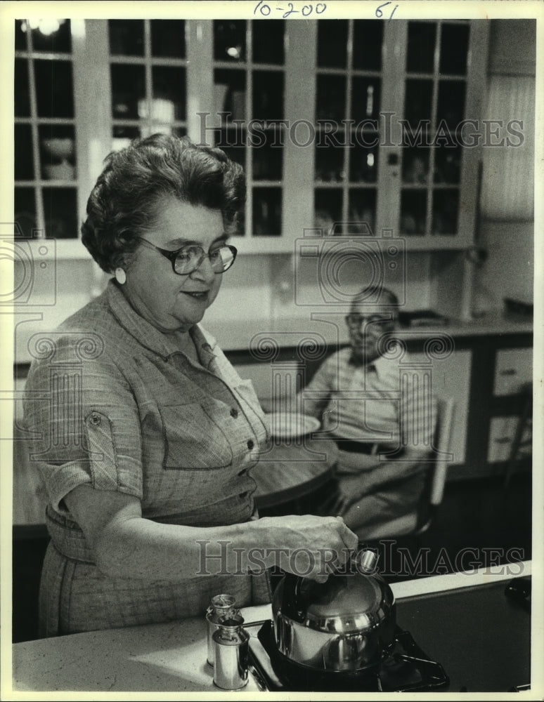 1981 Press Photo Mr. and Mrs. Schmelter Villa Terrace Managers - mjb93761 - Historic Images