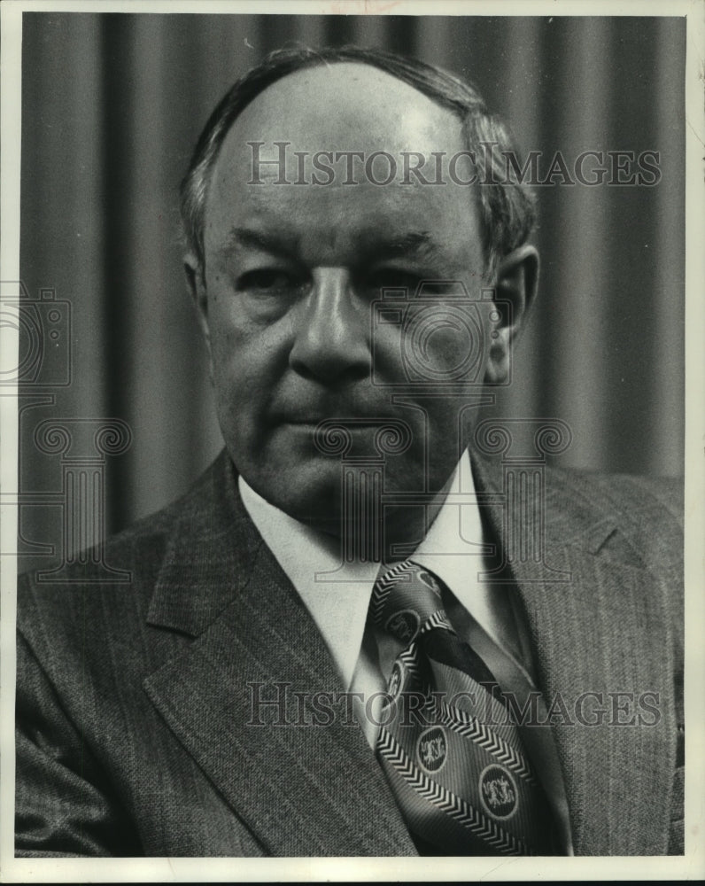 1974 Press Photo Robert Spika, Sears, Roebuck &amp; Company, Milwaukee Group Manager - Historic Images