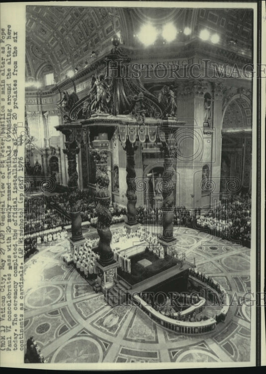 1976 Press Photo St. Peter's basilica main altar as Pope Paul VI celebrates mass - Historic Images