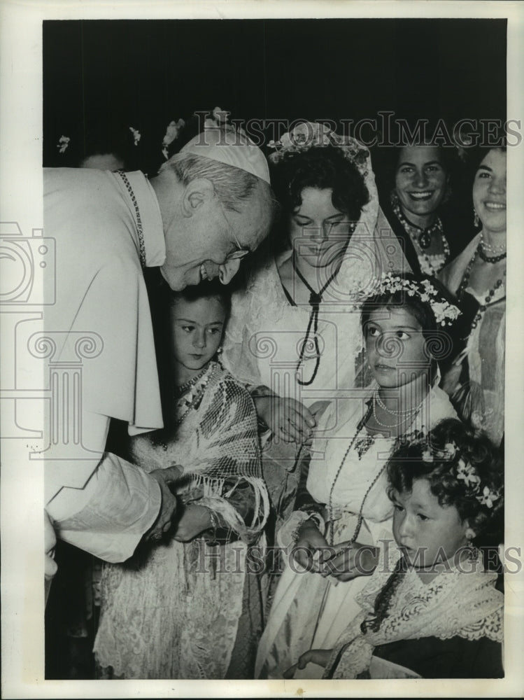 1955 Press Photo Castelgandolfo, Italy: Pope Pius XII annual blessing of peaches - Historic Images