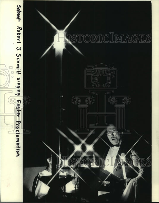 1984 Press Photo Robert J. Schmitt sang Easter service-St Hedwig Catholic Church - Historic Images