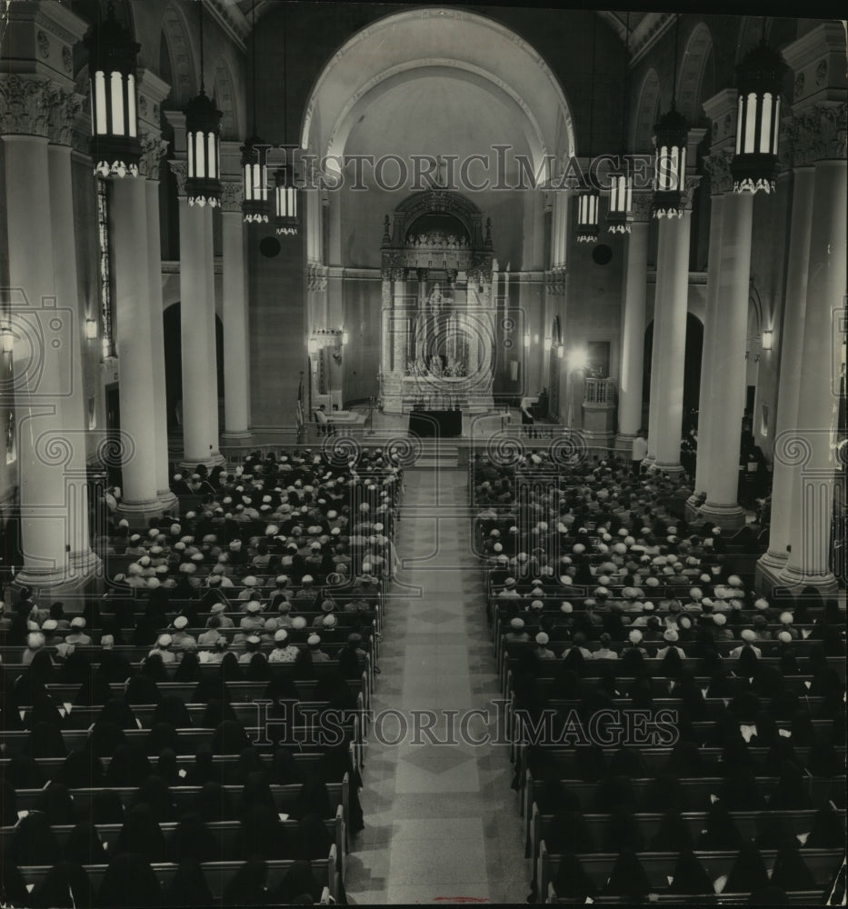 1954 Mass in honor of Pope Pius X, St. John&#39;s cathedral Milwaukee-Historic Images