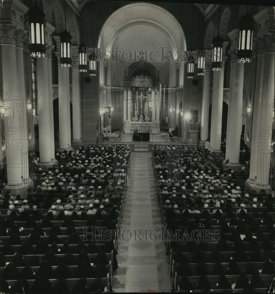 1954 Mass in honor of Pope Pius X, St. John's cathedral Milwaukee-Historic Images