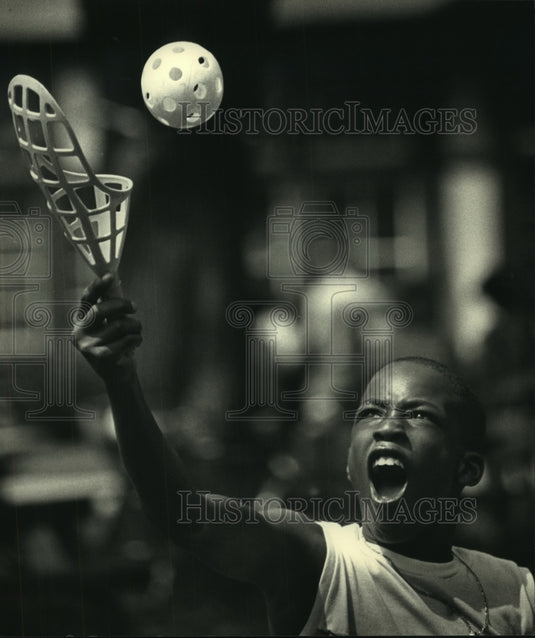 1988 Press Photo Marlon Bates competed during Sherman Park community celebration - Historic Images