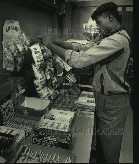 1986 Keith Mosley straightens snack at Sherman Park - Historic Images