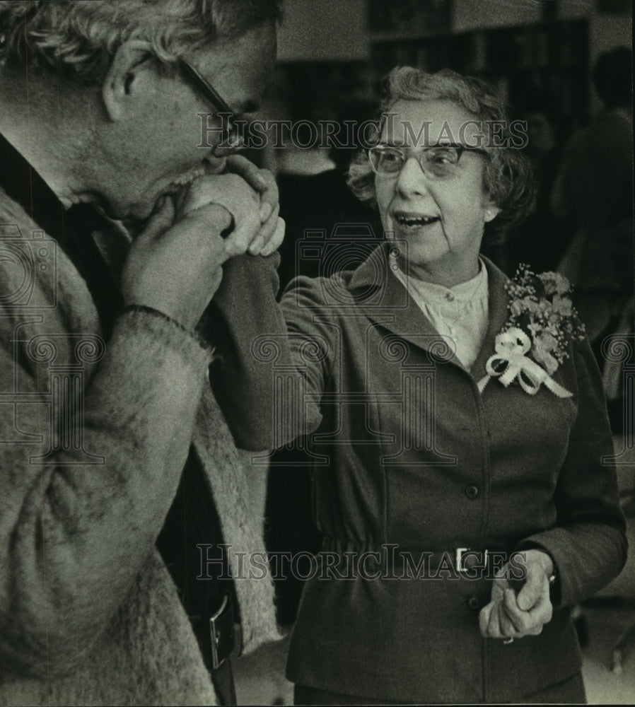 1980 Press Photo Mary Frances Sawyer and Board Supervisor John Owens, Waukesha - Historic Images