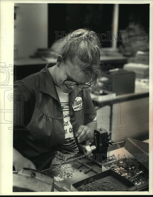 1991 Press Photo Destiny Schroeder assembles lures at Sheldons' Inc, Antigo - Historic Images