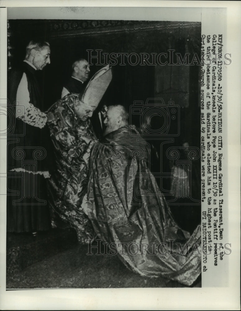 1958 Press Photo Eugene Cardinal Tisserent kneels before Pope John XXIII-Historic Images