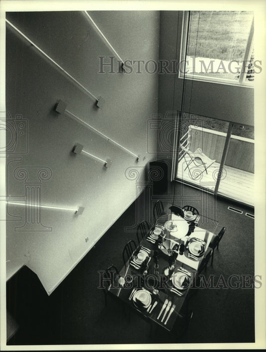 1989 Press Photo Sculpture by Dennis Felber on Archie Sarazin's Dining Room Wall-Historic Images