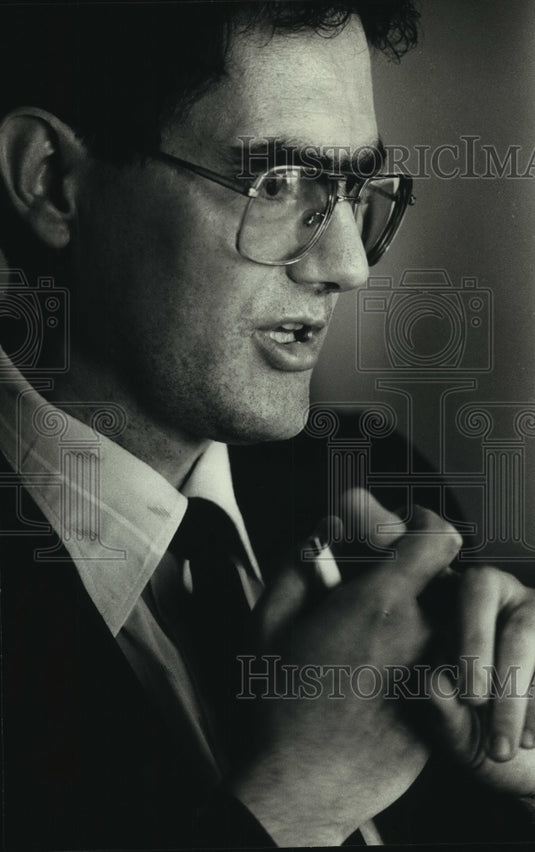 1991 Press Photo Serbian-American Mile Sasich, Milwaukee Development Department - Historic Images