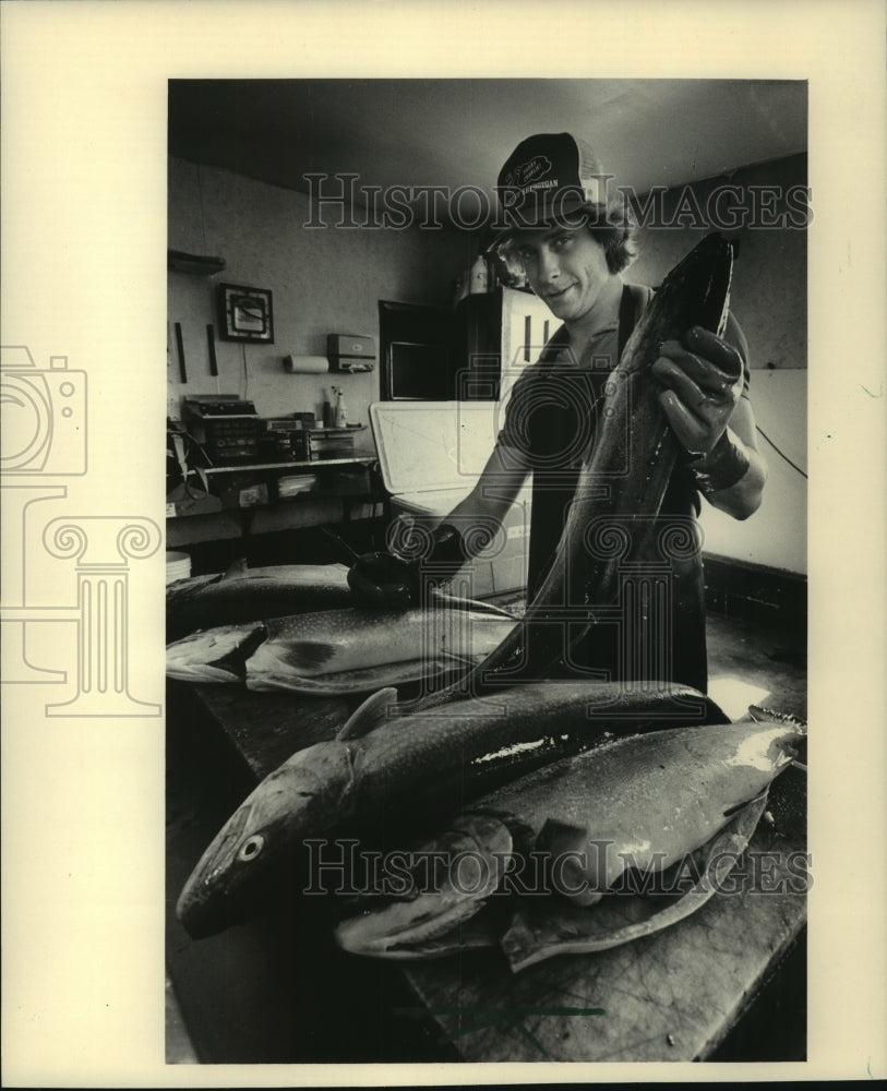 1986 Terry Mayer cleaned salmon caught off Sheboygan, Wisconsin.-Historic Images