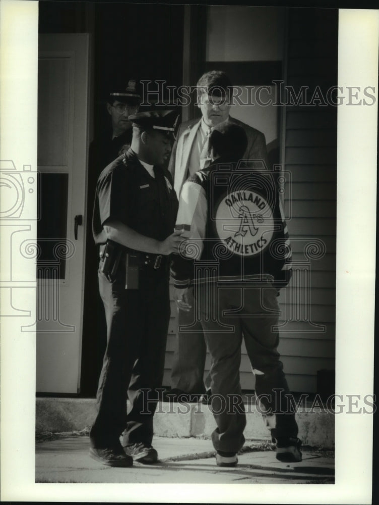 1994 Press Photo Police stop person entering apartment after shooting Milwaukee - Historic Images